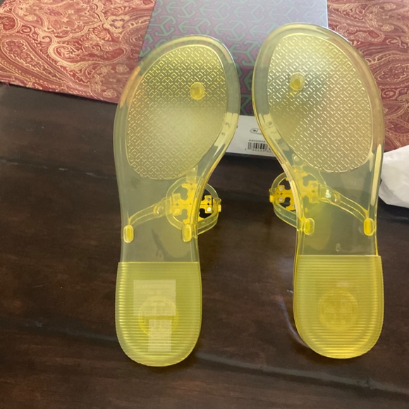 Tory Burch Mini Miller citrus Thong  Sandals, size 6, BNIB, htf color. Must have - Picture 3 of 4